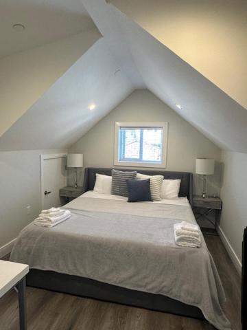 Bright And Cozy Modern In - To Yvr-downtown - Free Private Parking Ferienhaus Vancouver