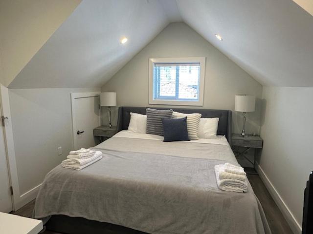 Ferienhaus Bright And Cozy Modern In - To Yvr-downtown - Free Private Parking Vancouver
