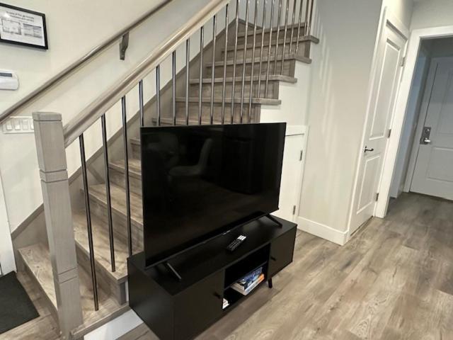 Bright And Cozy Modern In - To Yvr-downtown - Free Private Parking Ferienhaus *