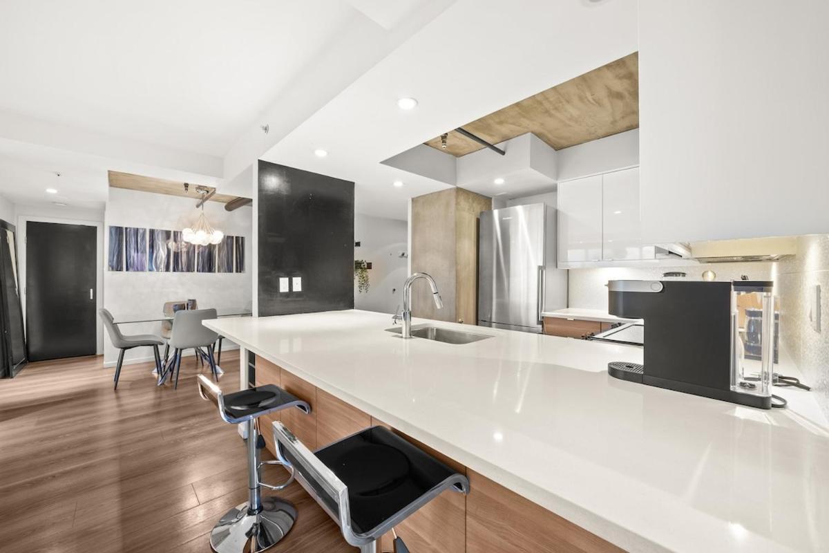 Apartment Beautiful 2 Bedroom Dt With Free Parking Vancouver