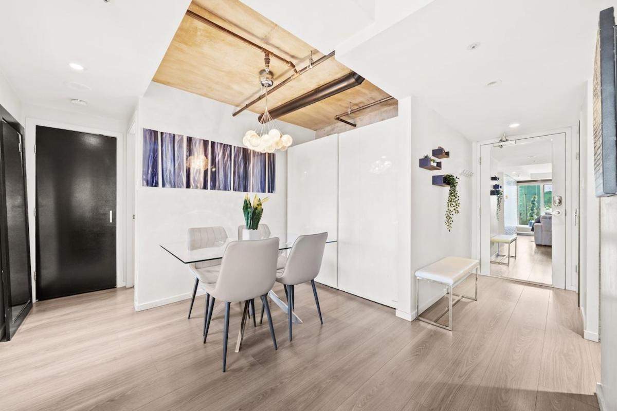 Beautiful 2 Bedroom Dt With Free Parking Apartment