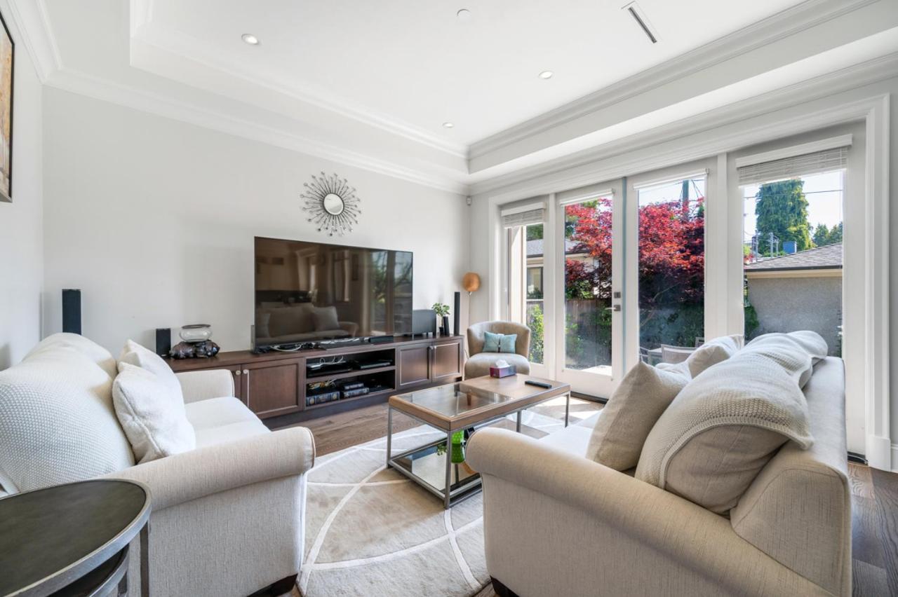 Elegant Spacious Retreat Modern Amenitie Vancouver