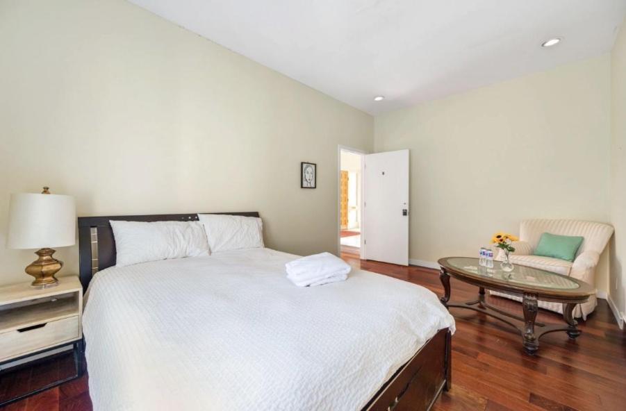 Stylish & Central Retreat - Steps From Local Attractions! Privatunterkunft Vancouver
