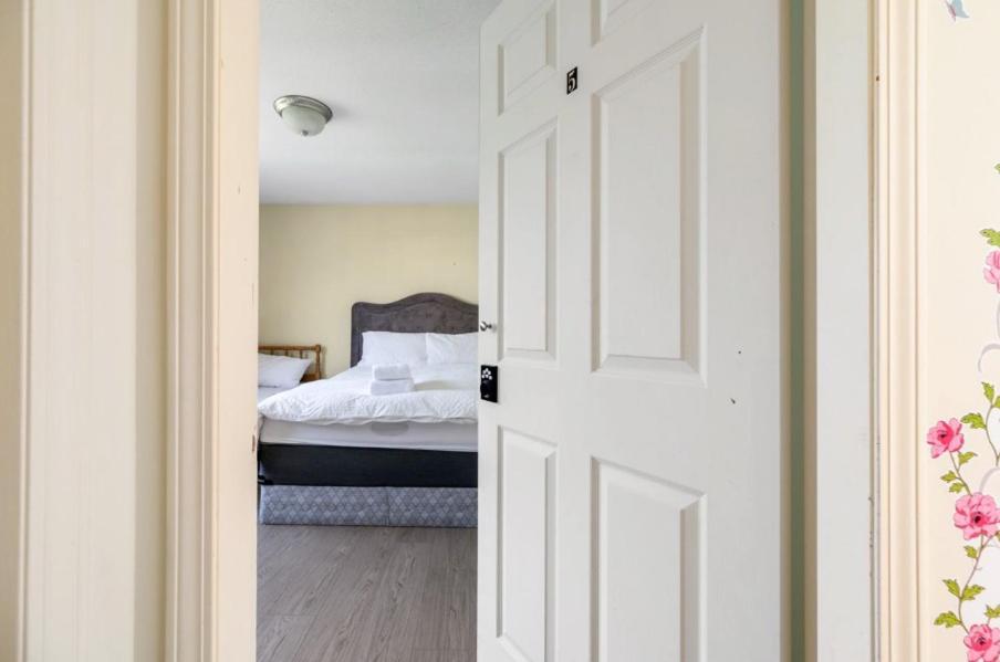 Privatunterkunft Stylish & Central Retreat - Steps From Local Attractions!