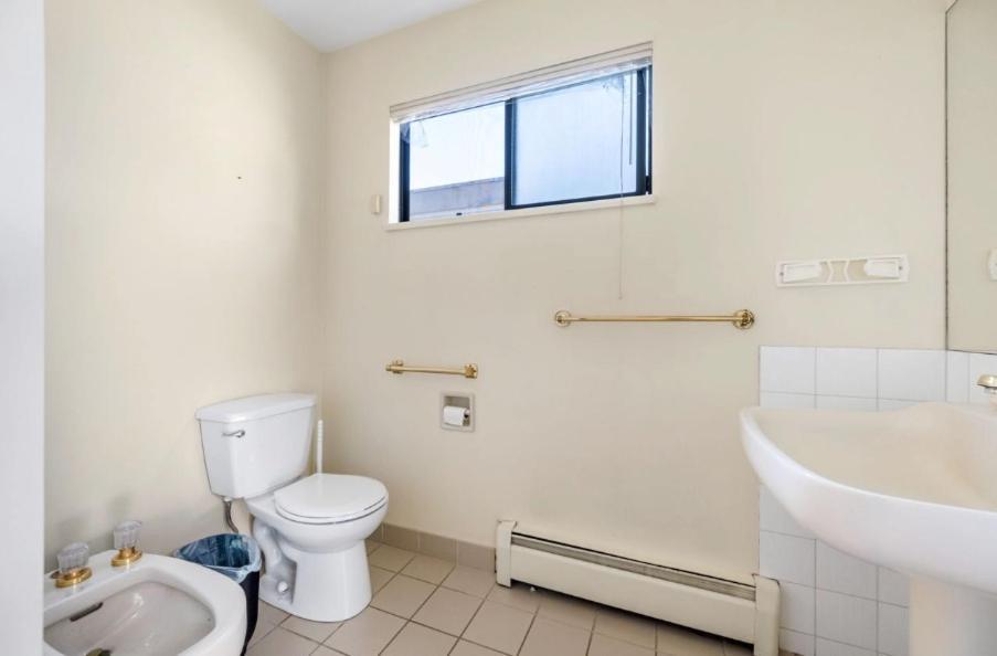 Stylish & Central Retreat - Steps From Local Attractions! *