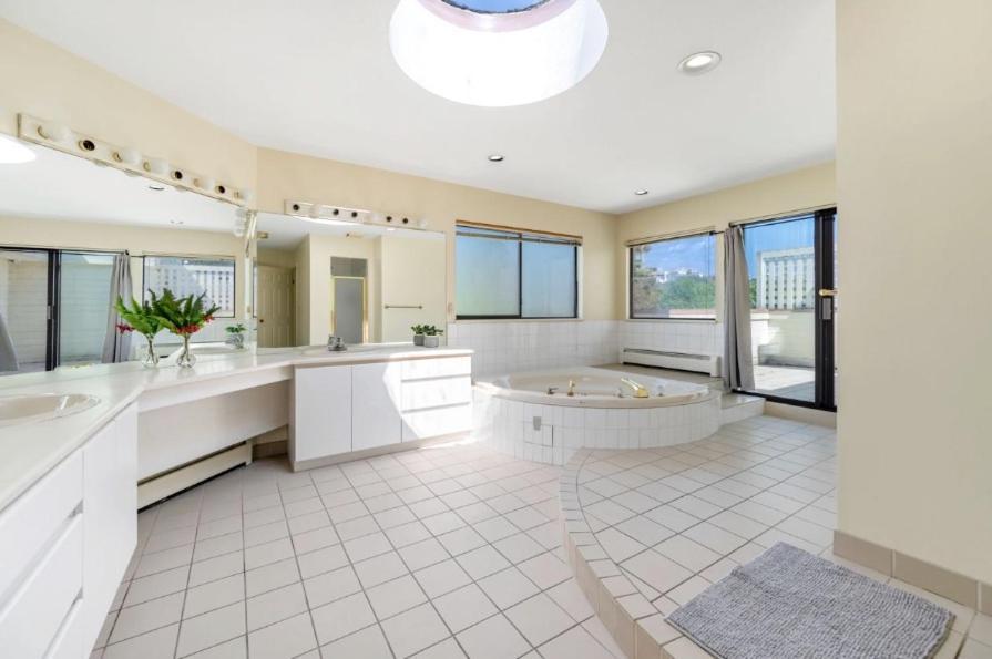 Stylish & Central Retreat - Steps From Local Attractions! Privatunterkunft Vancouver