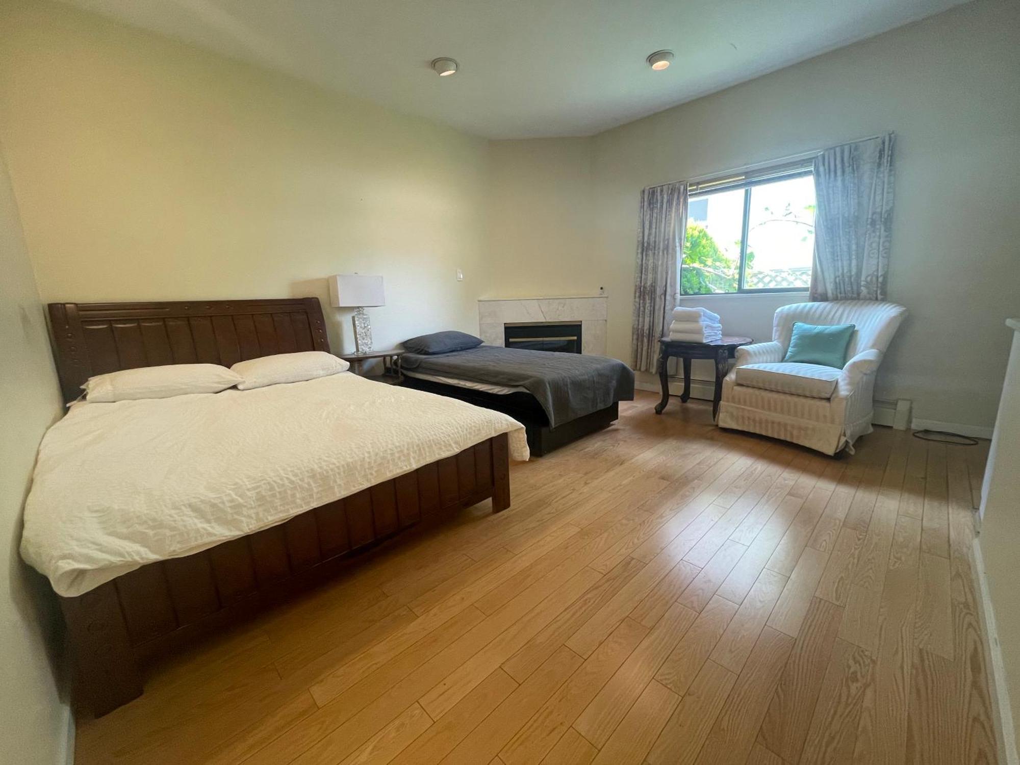 Stylish & Central Retreat - Steps From Local Attractions! Vancouver