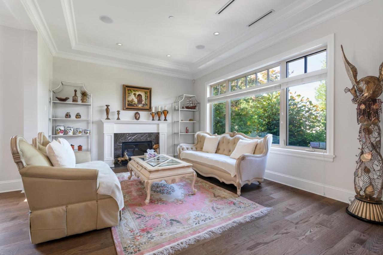 Elegant 2bd Bastment In *