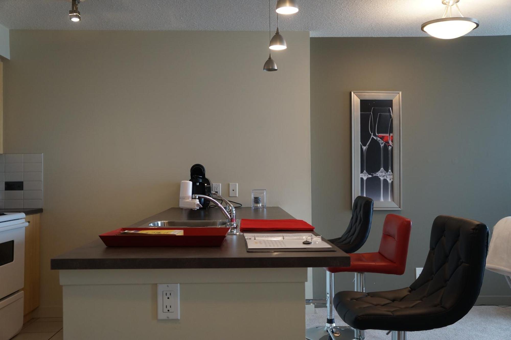 Luxury Corporate Housing: Furnished 2br Townhouse Vancouver