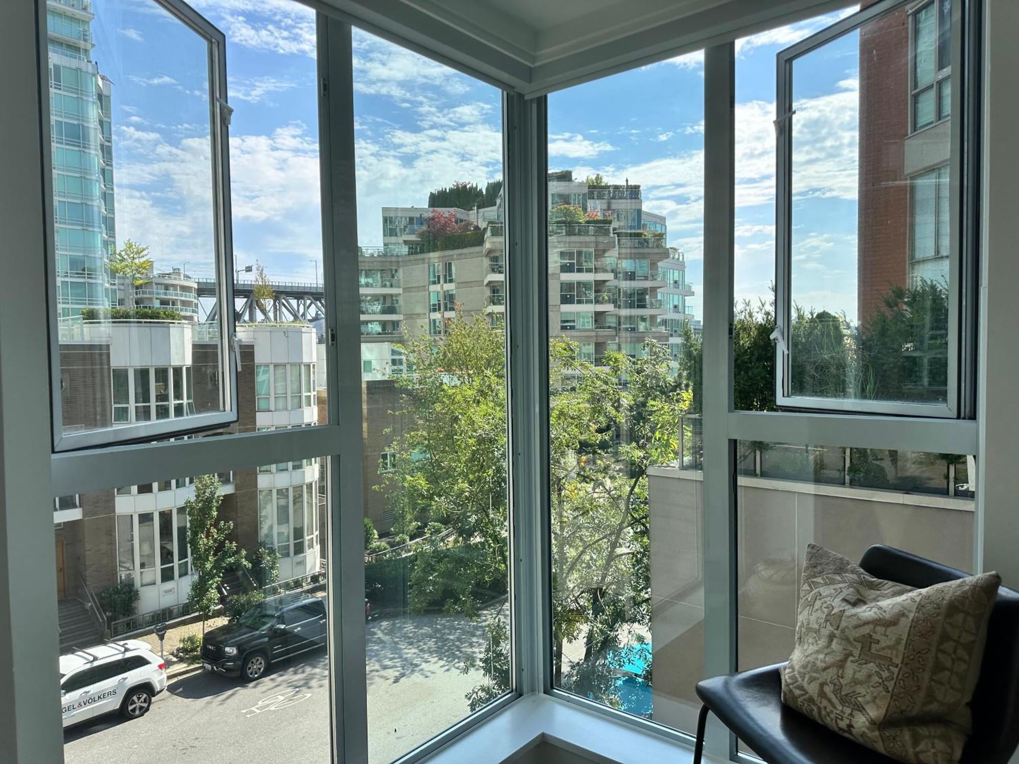 Penthouses Of Ave Vancouver
