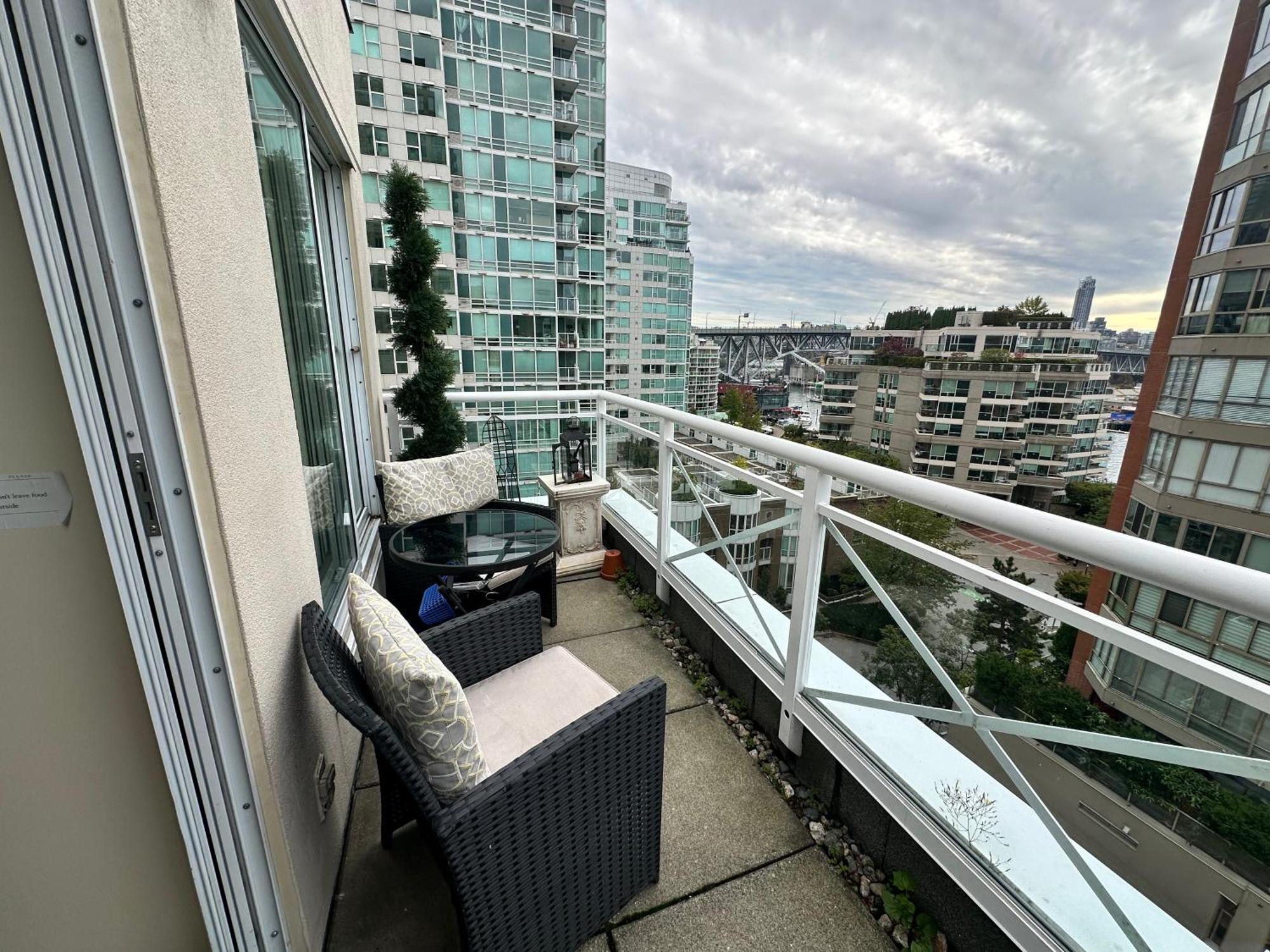 Penthouses Of Ave Apartment *