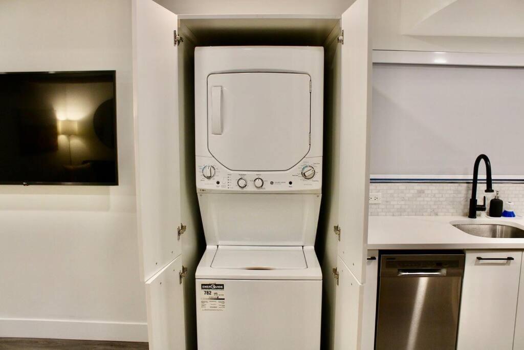 Apartment 2bdr Stylish Comfort Parkside Vancouver