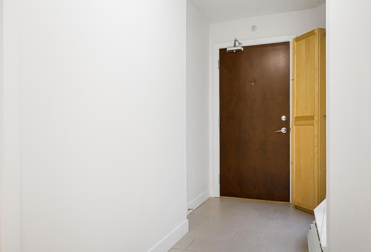 Stylish 2br By Rogers Arena Incl Parking Apartment Vancouver