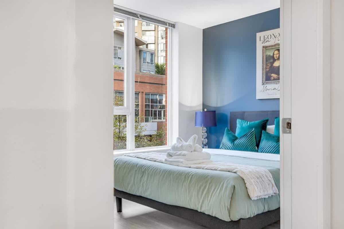 Stylish 2br By Rogers Arena Incl Parking *