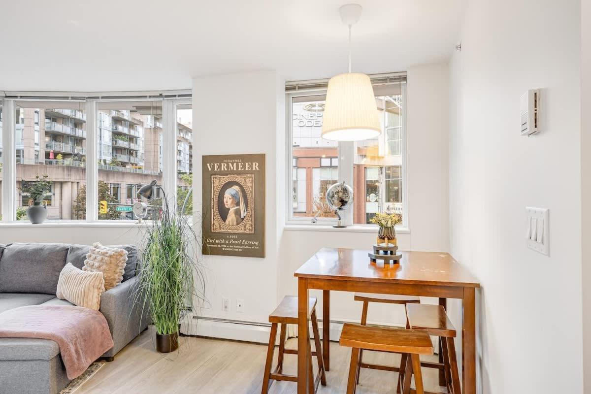Stylish 2br By Rogers Arena Incl Parking Apartment *