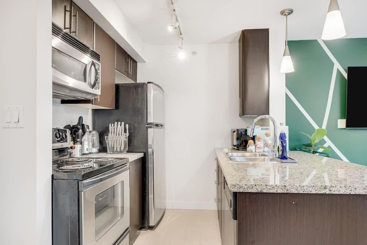 Apartment Stylish 2br By Rogers Arena Incl Parking Vancouver
