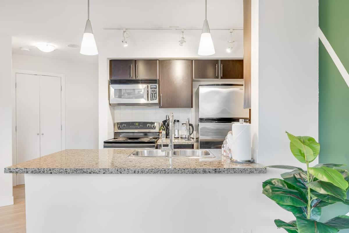 Stylish 2br By Rogers Arena Incl Parking Vancouver