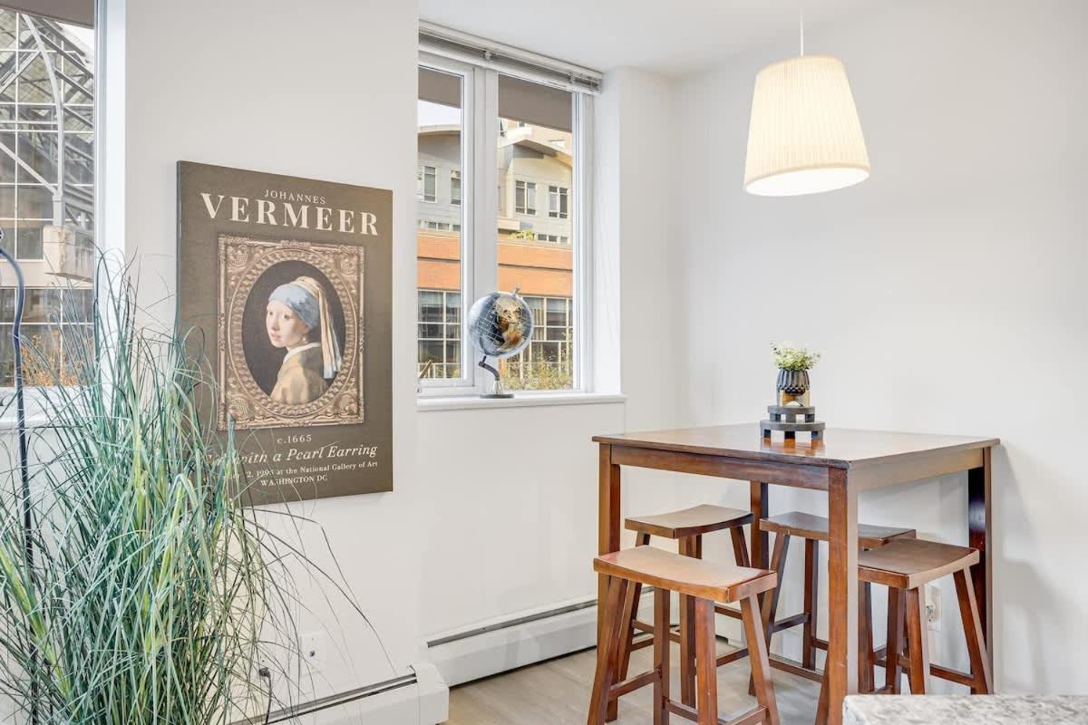 Stylish 2br By Rogers Arena Incl Parking Apartment