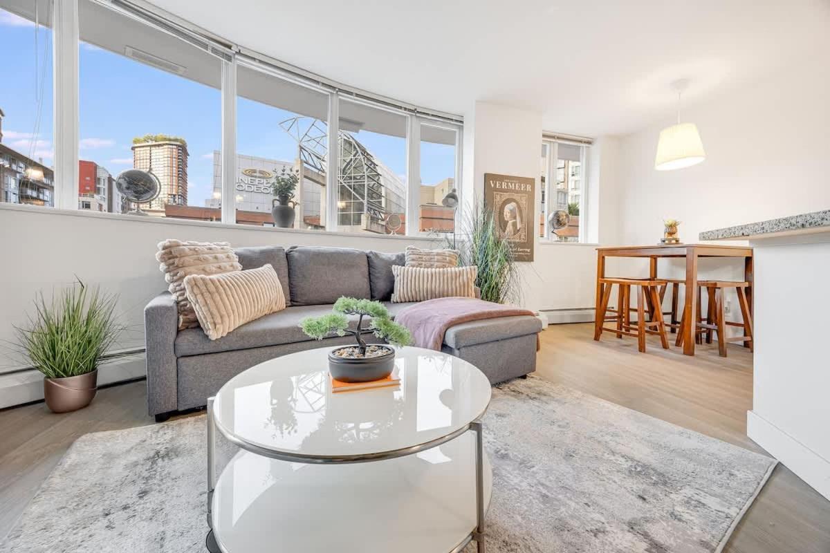 Stylish 2br By Rogers Arena Incl Parking *