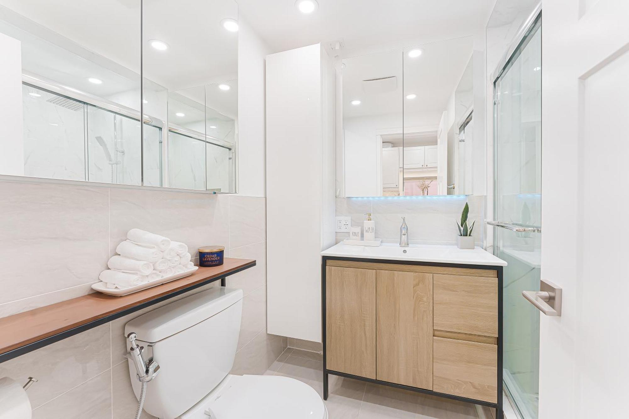 Apartment Urban Oasis Modern 2br By Trendy Commercial Drive *
