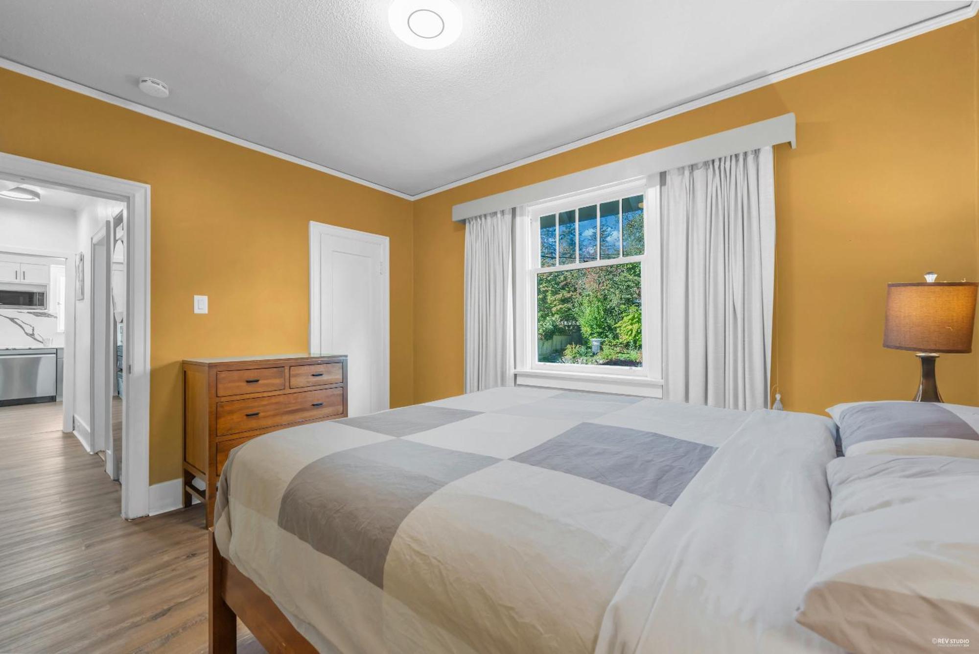 Comfort Two Bedrooms In Main Floor * Vancouver