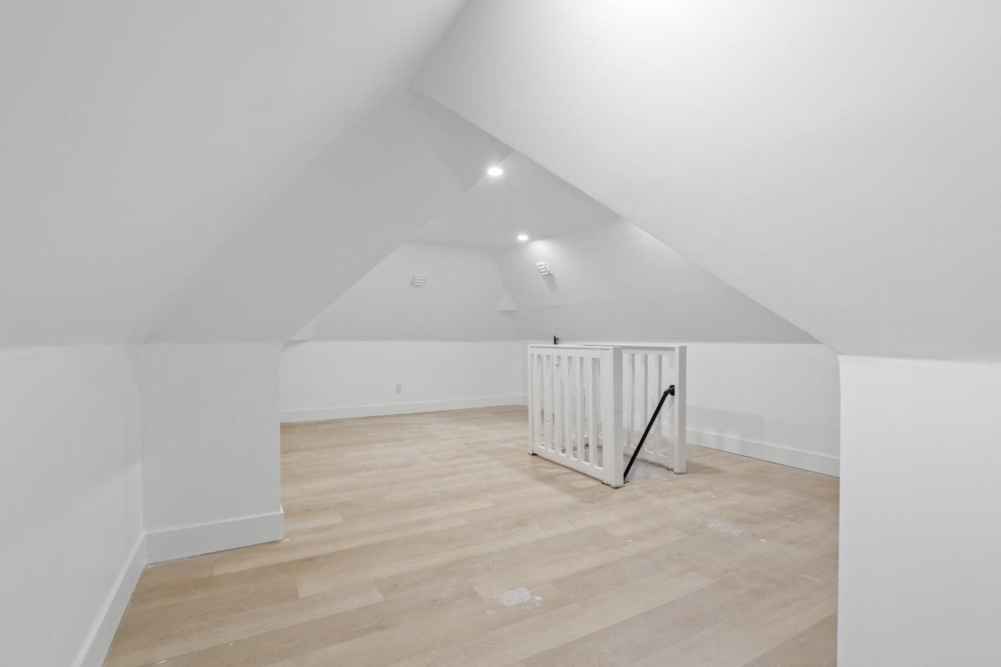 Modern Kitsilano 2 Bedroom With A Hot Tub Holiday home Vancouver