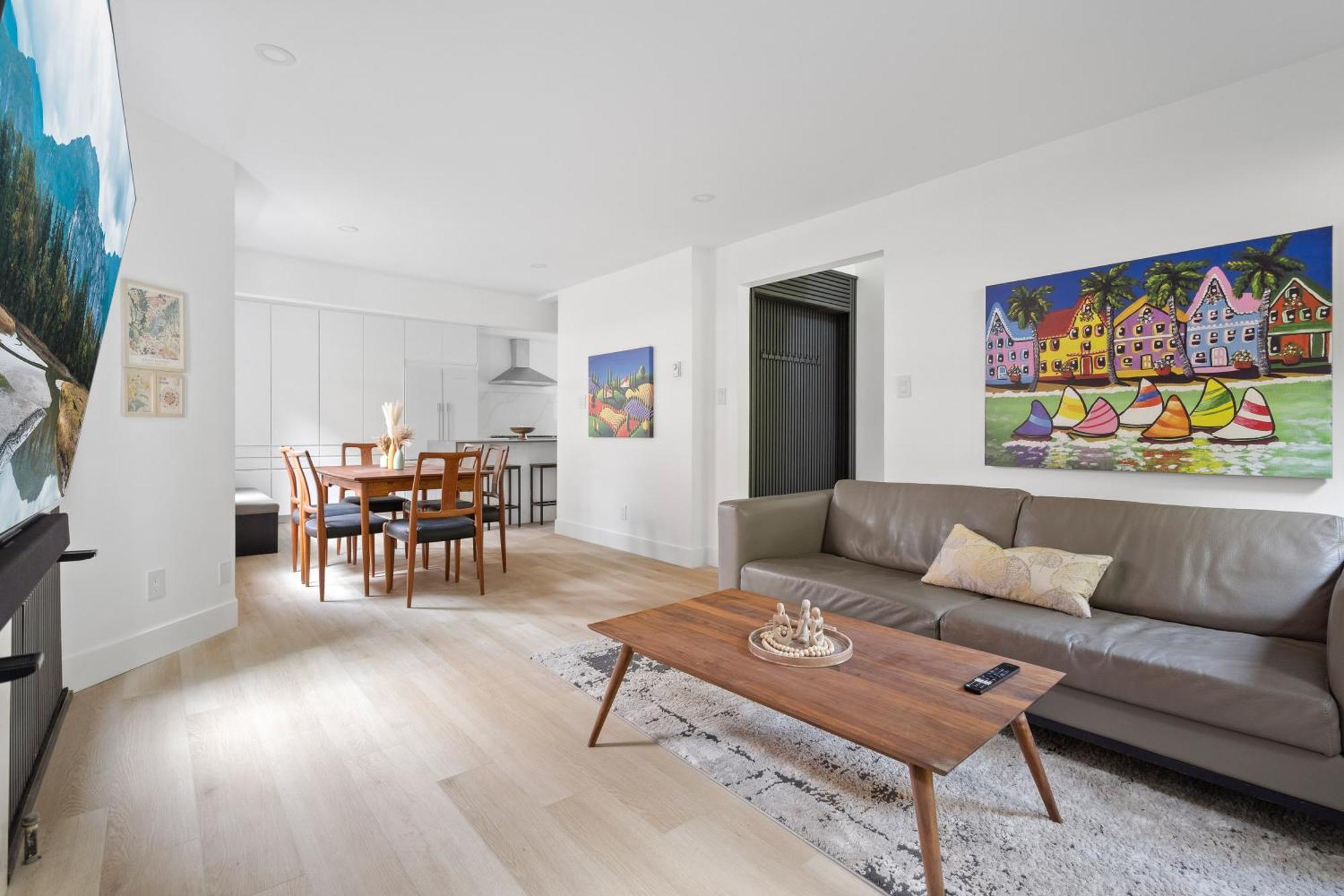 Modern Kitsilano 2 Bedroom With A Hot Tub Holiday home Vancouver