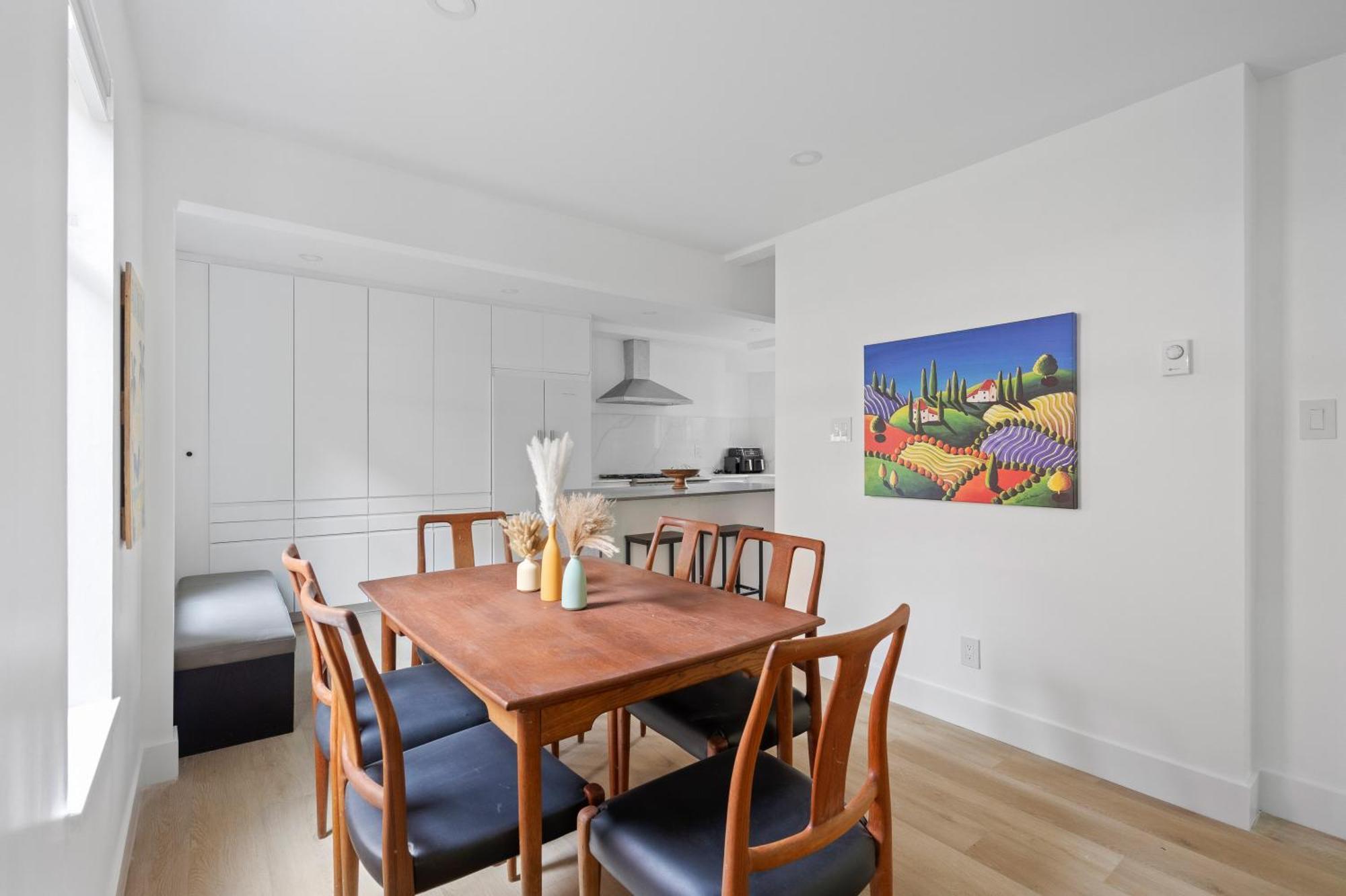 Modern Kitsilano 2 Bedroom With A Hot Tub Holiday home Vancouver