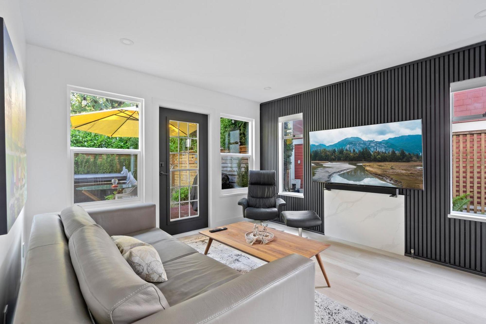 Modern Kitsilano 2 Bedroom With A Hot Tub * Vancouver