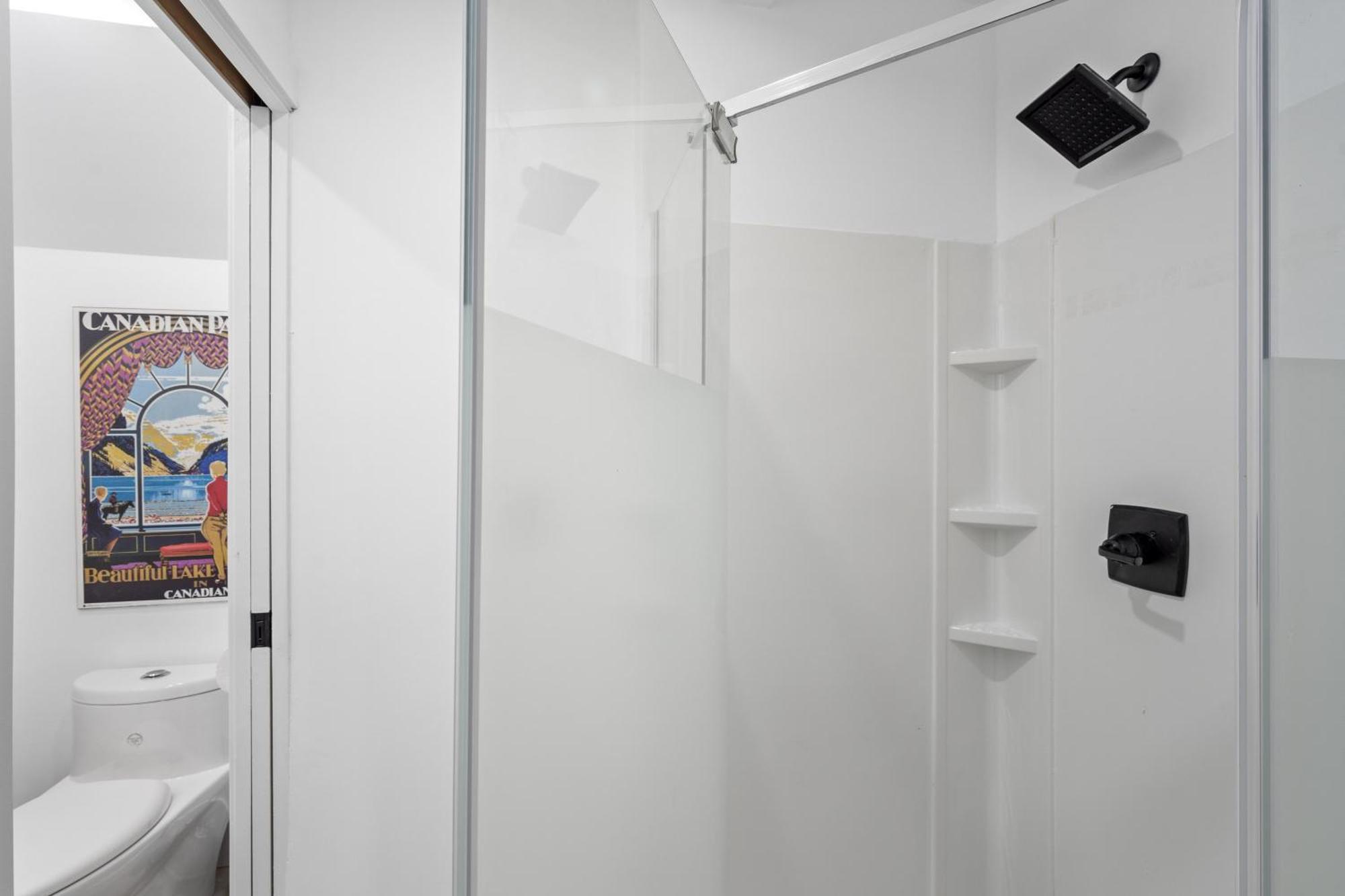 Modern Kitsilano 2 Bedroom With A Hot Tub Holiday home Vancouver