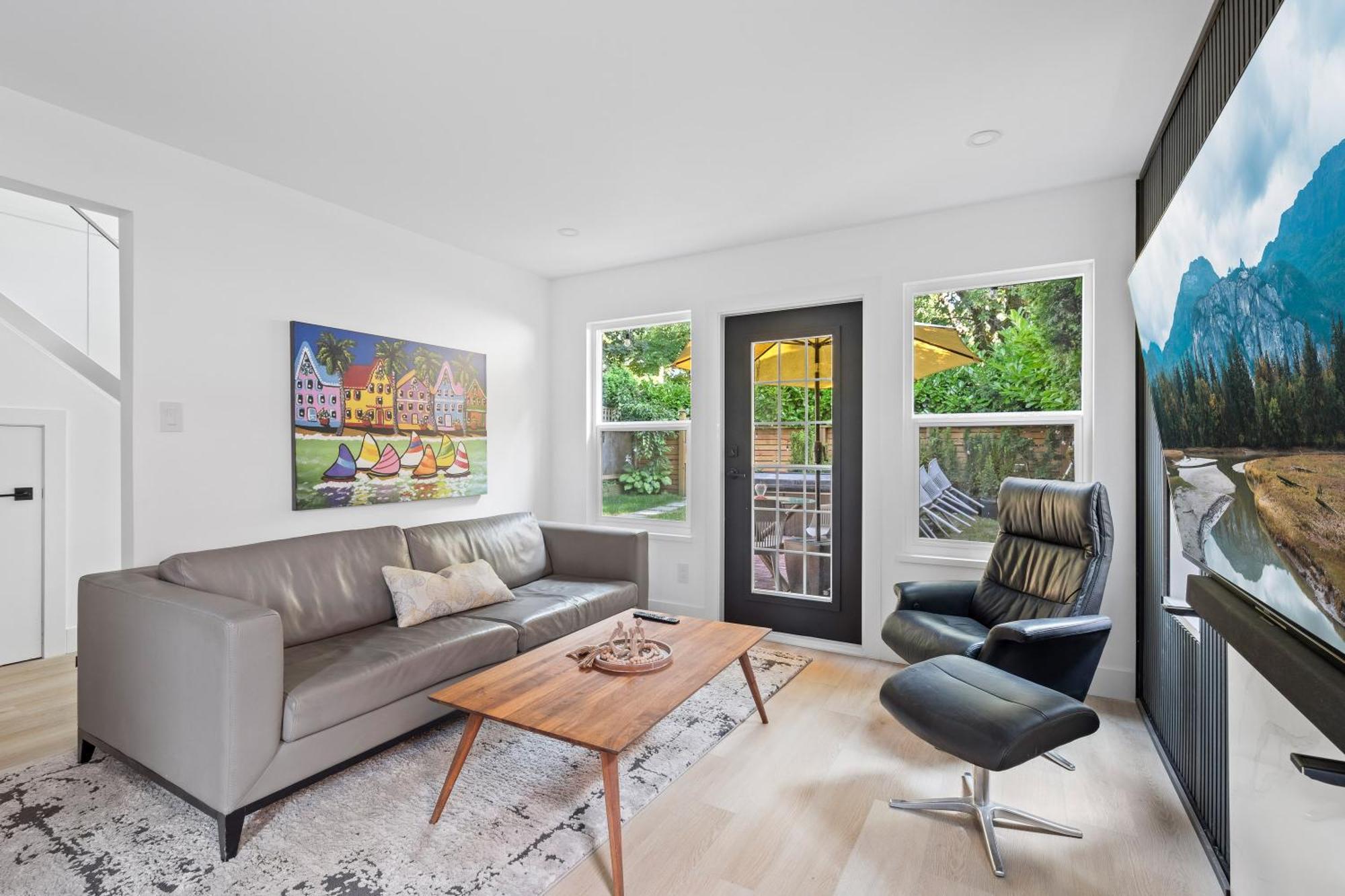 Modern Kitsilano 2 Bedroom With A Hot Tub Vancouver