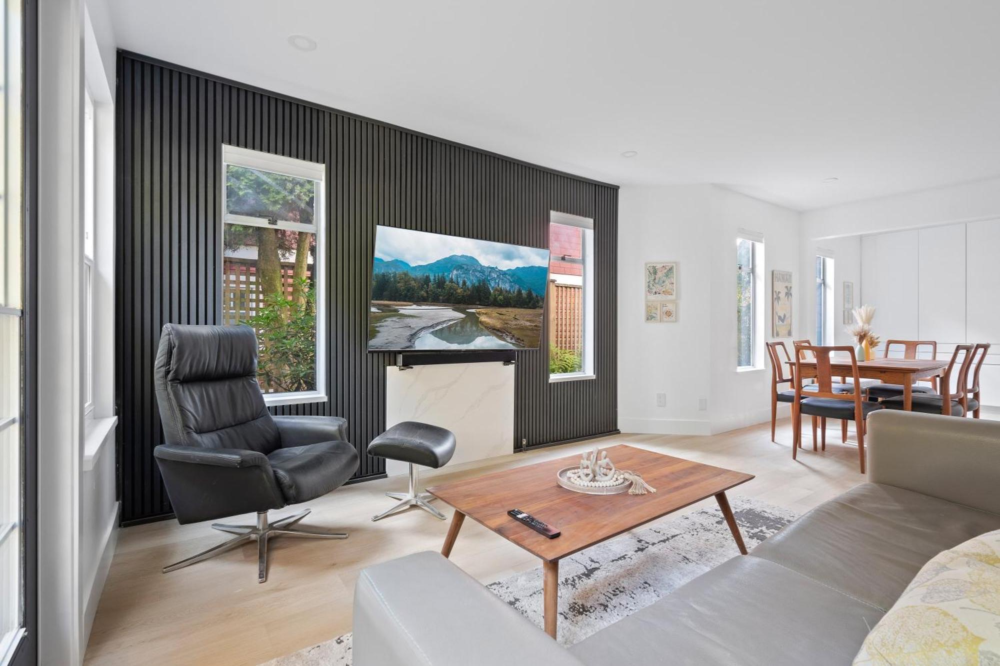 Modern Kitsilano 2 Bedroom With A Hot Tub Holiday home