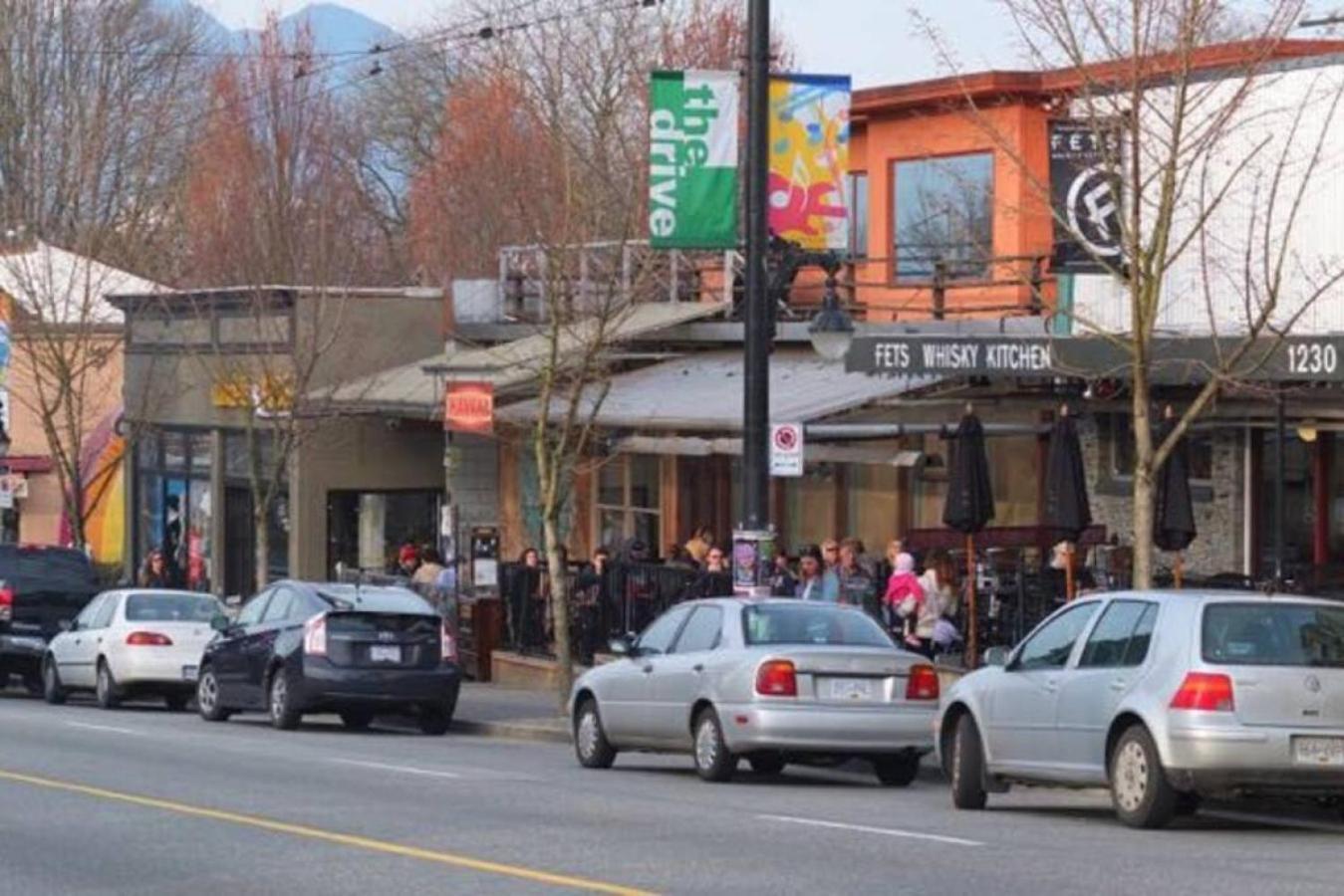 Apartment Vineyard Vibes On Happening Commercial Drive *