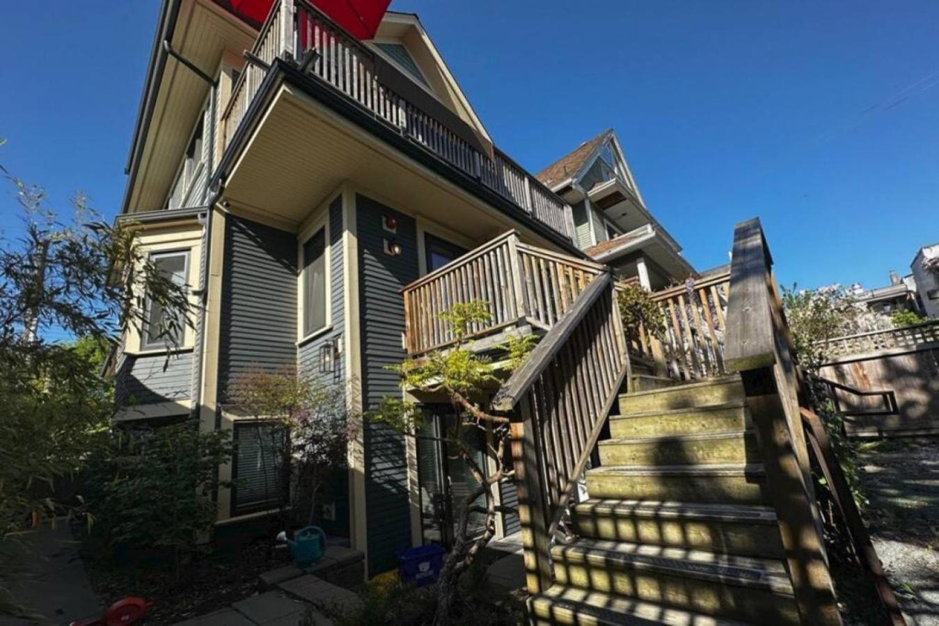Apartment Vineyard Vibes On Happening Commercial Drive Vancouver