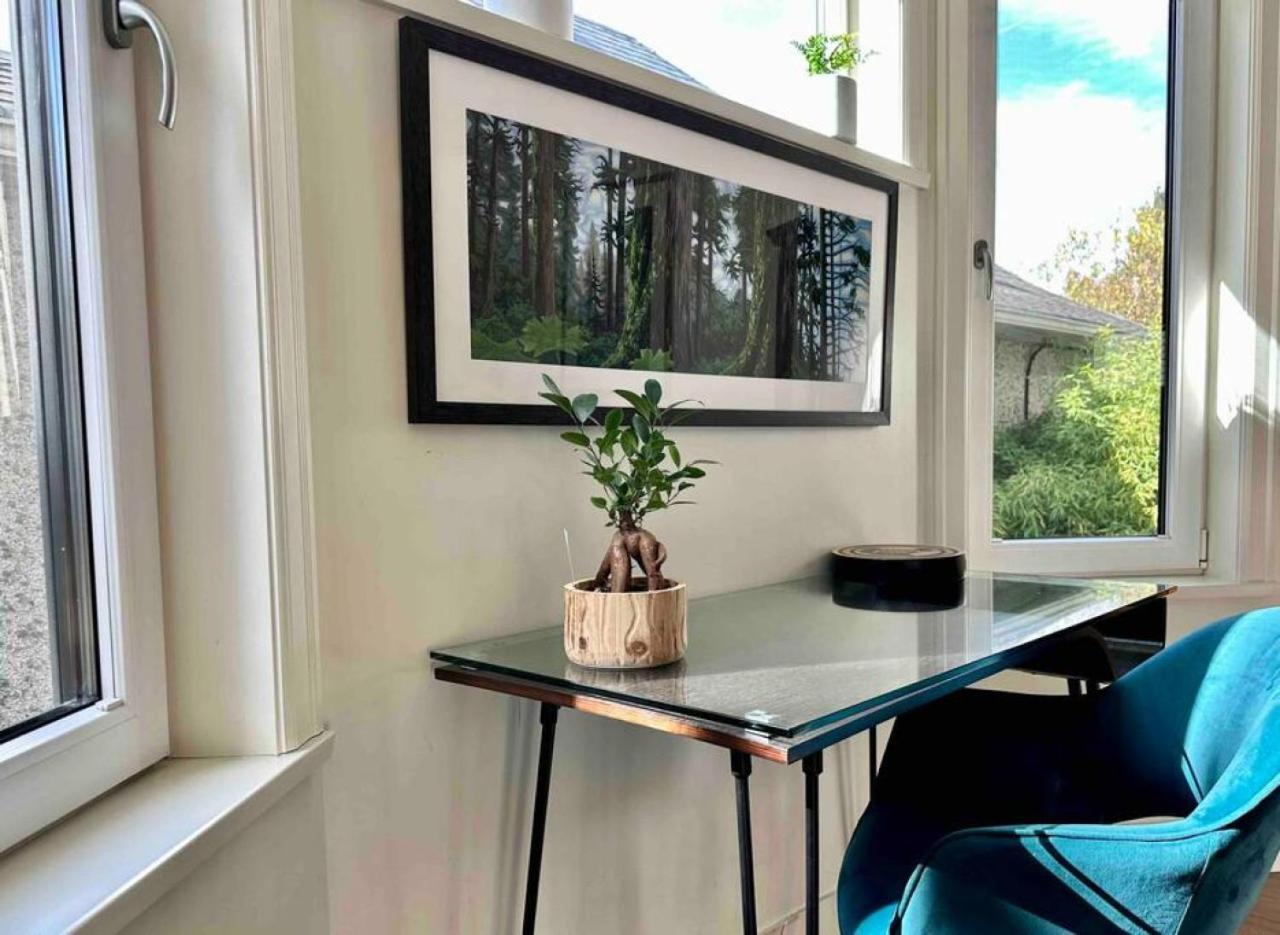 Apartment Vineyard Vibes On Happening Commercial Drive Vancouver