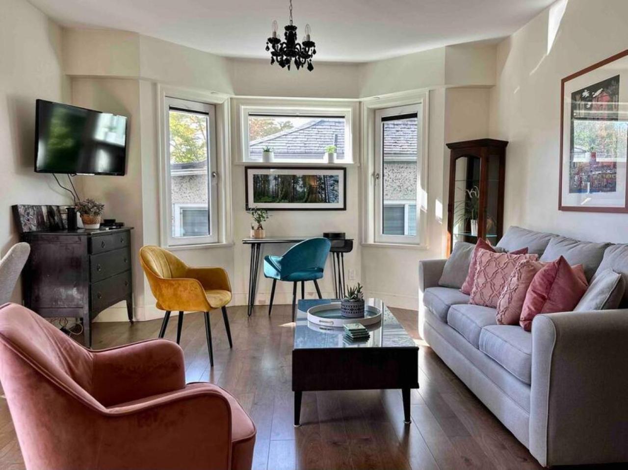 Apartment Vineyard Vibes On Happening Commercial Drive