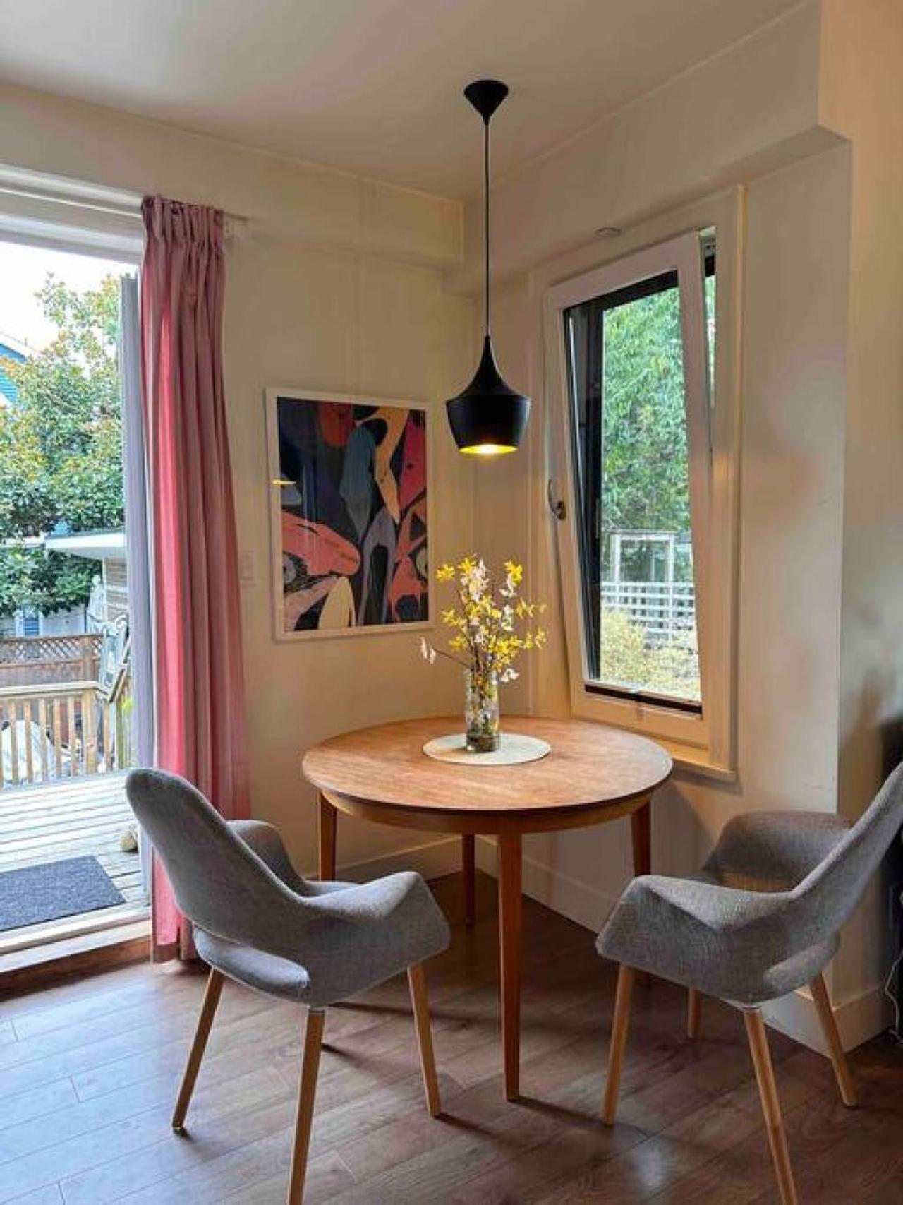 Apartment Vineyard Vibes On Happening Commercial Drive