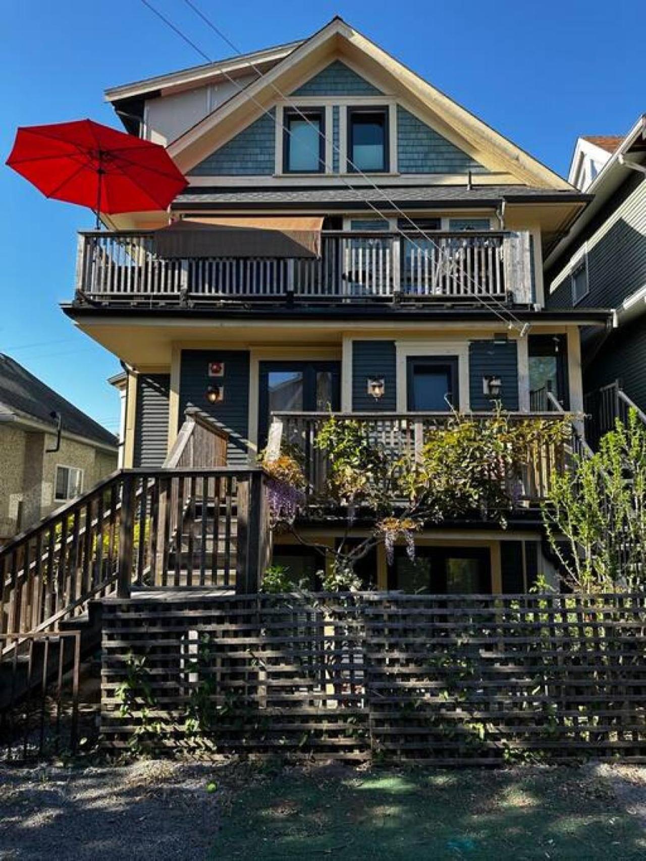 Apartment Vineyard Vibes On Happening Commercial Drive *