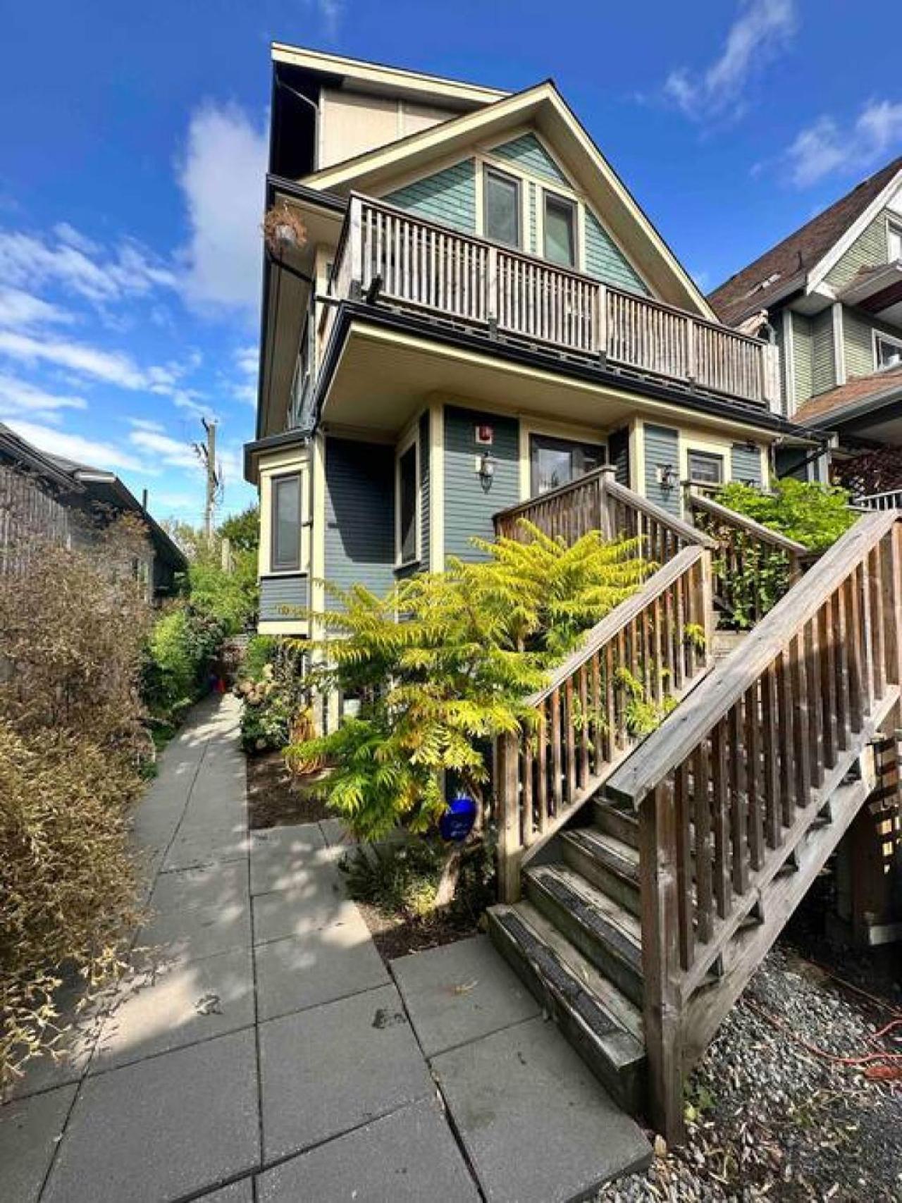 Apartment Vineyard Vibes On Happening Commercial Drive Vancouver