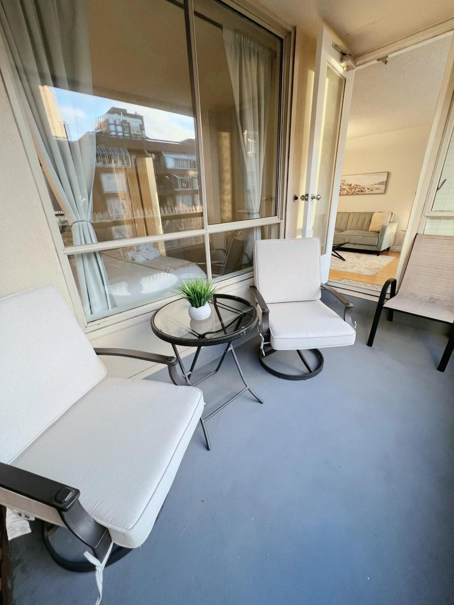 Beautiful 2 Beds Dwtn Free Parking King Bed Apartment Vancouver