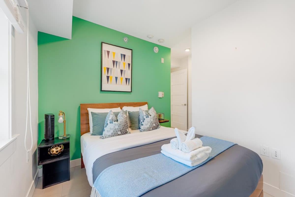 Cozy & Chic In Location Vancouver