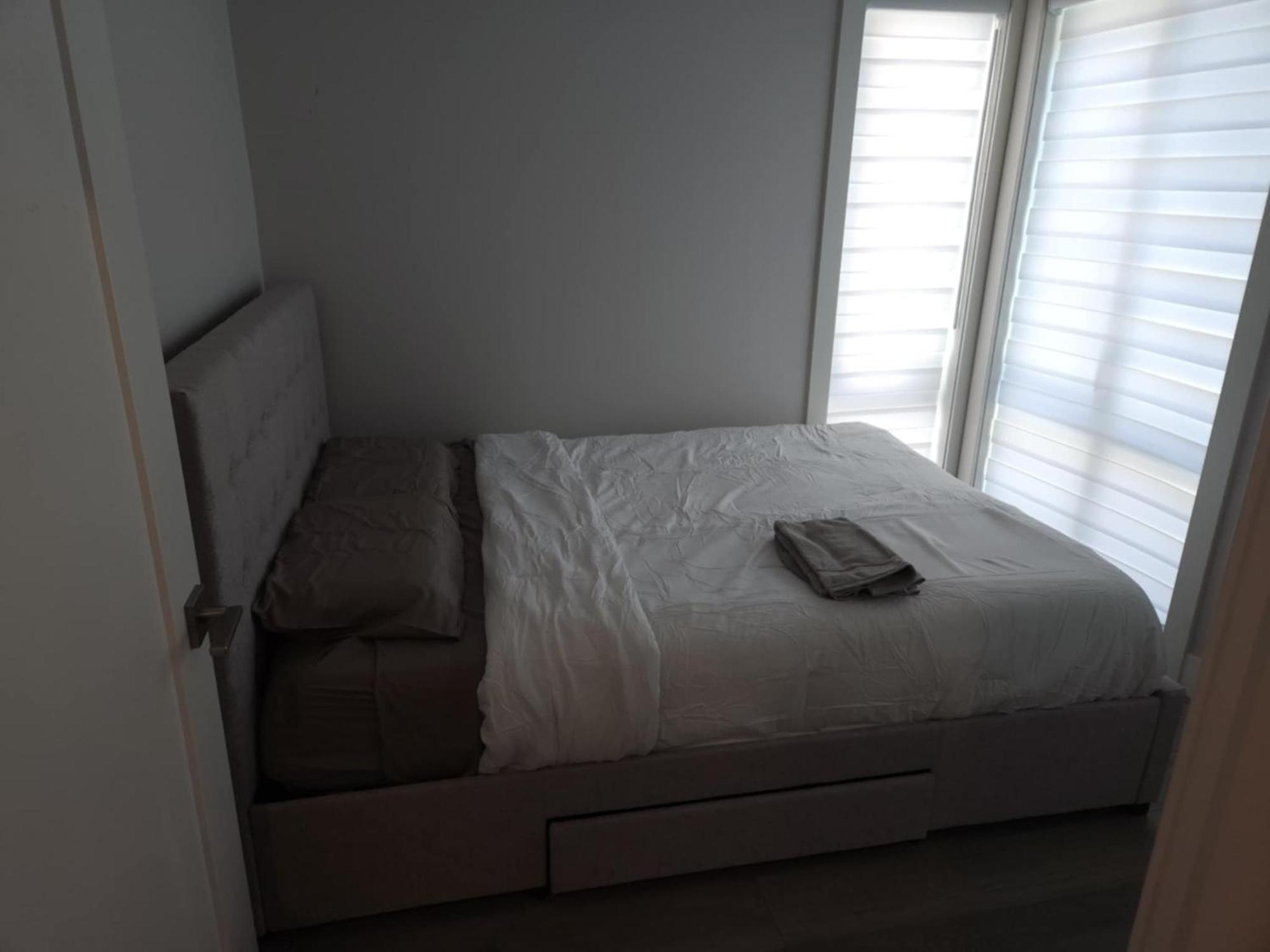 Chic Sanctuary - 2 Bed 2 Bath In Holiday home Vancouver