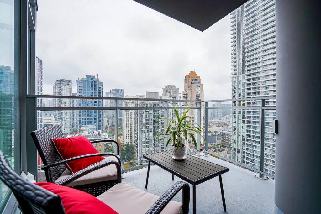 Modern Downtown With Water Views Apartment *