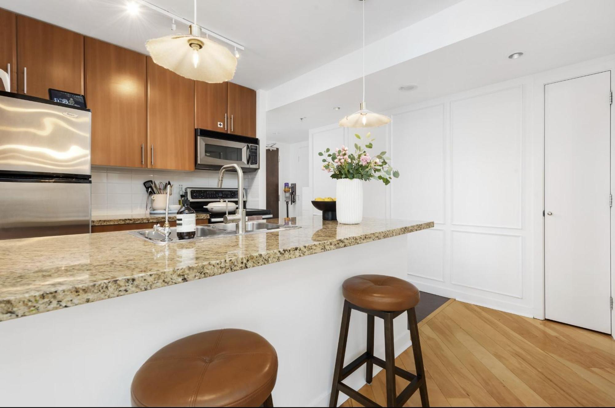 Apartment Lovely One-bedroom With Pool, Hot Tub, And Gym In The Heart Of Downtown, Skytrain 3min Away Vancouver