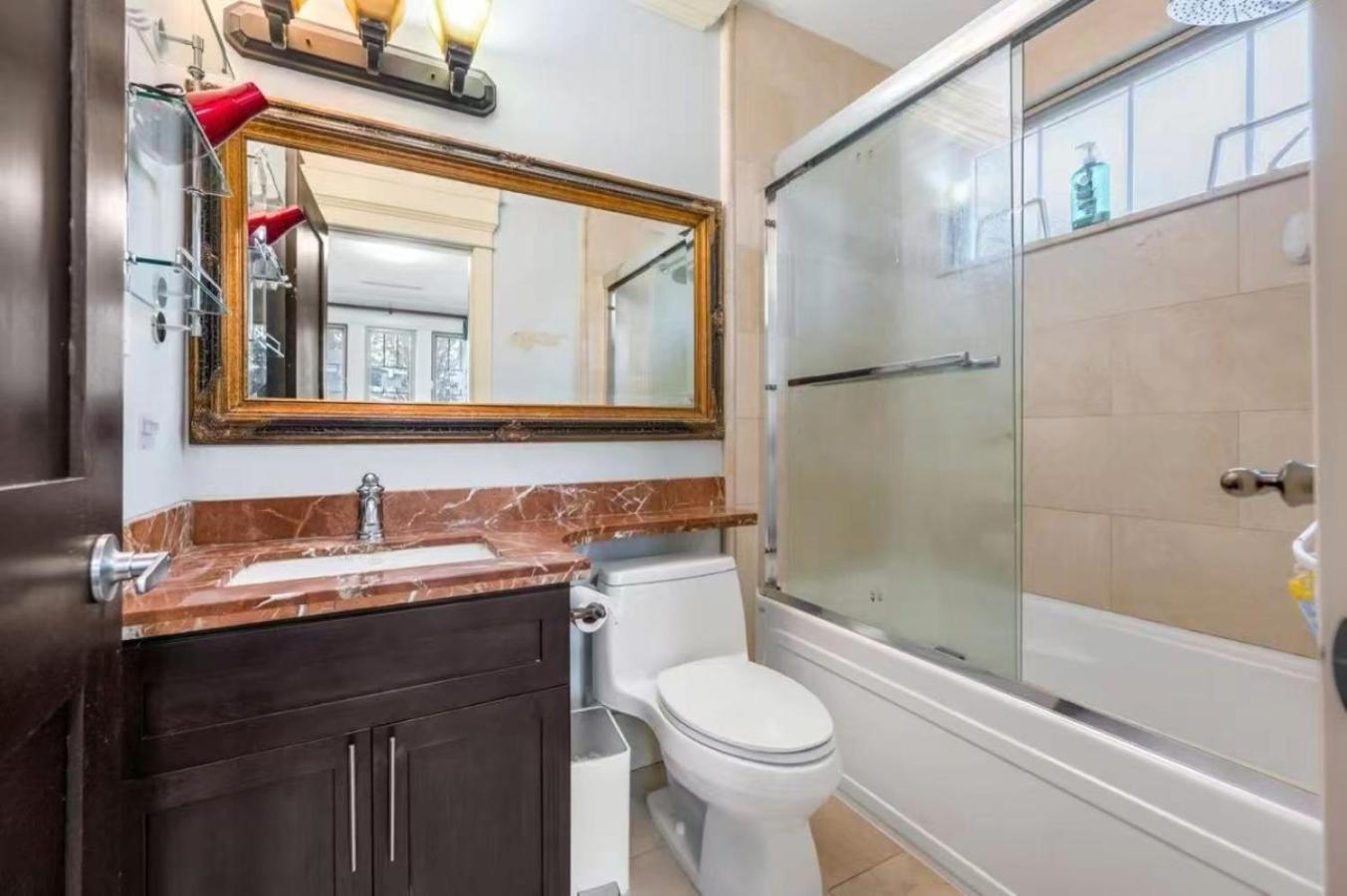 Jovehouse Homestay Vancouver