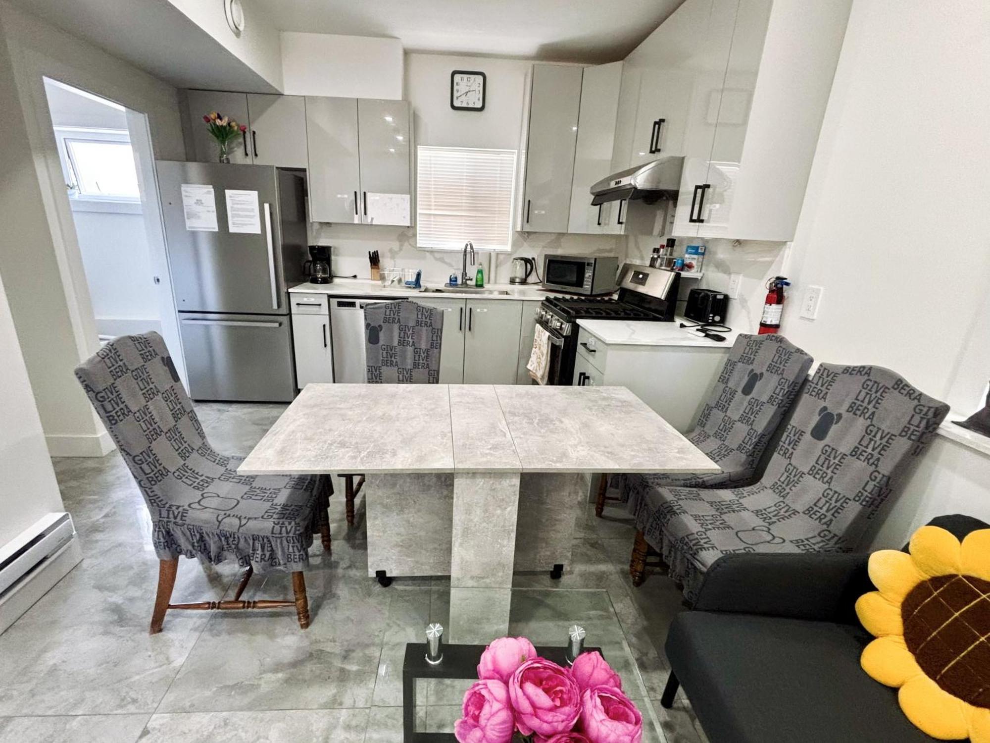 Vancouver's Homey Laneway House Apartment