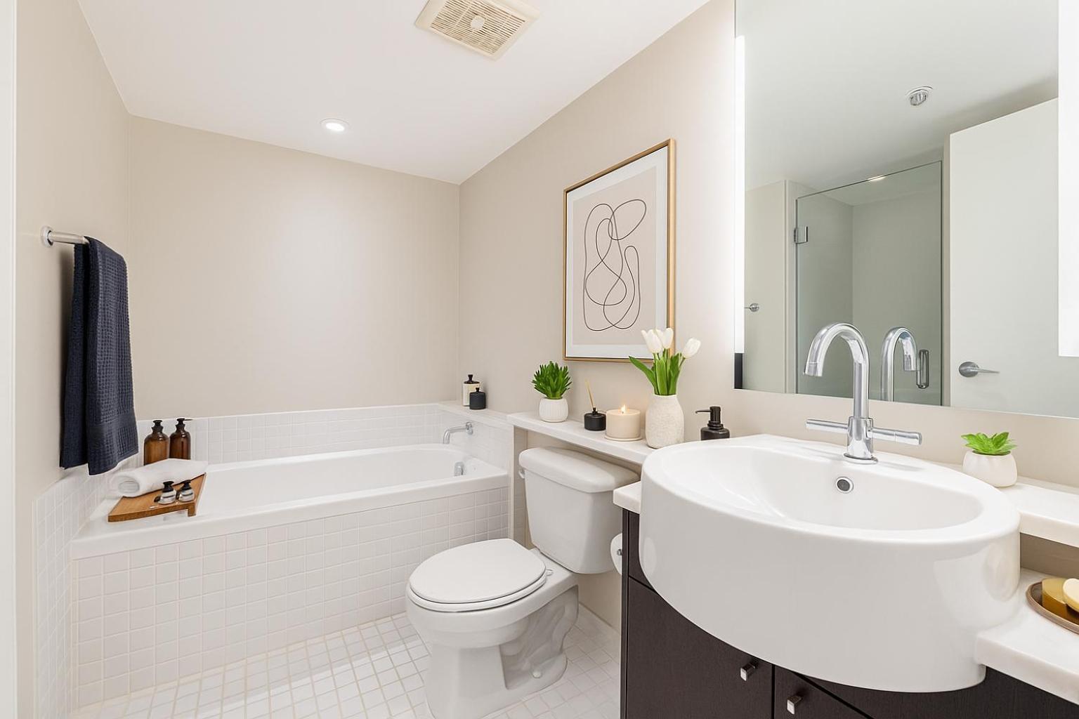Apartment Bright And Elegant 2-bedroom Yaletown Steps From The Seawall