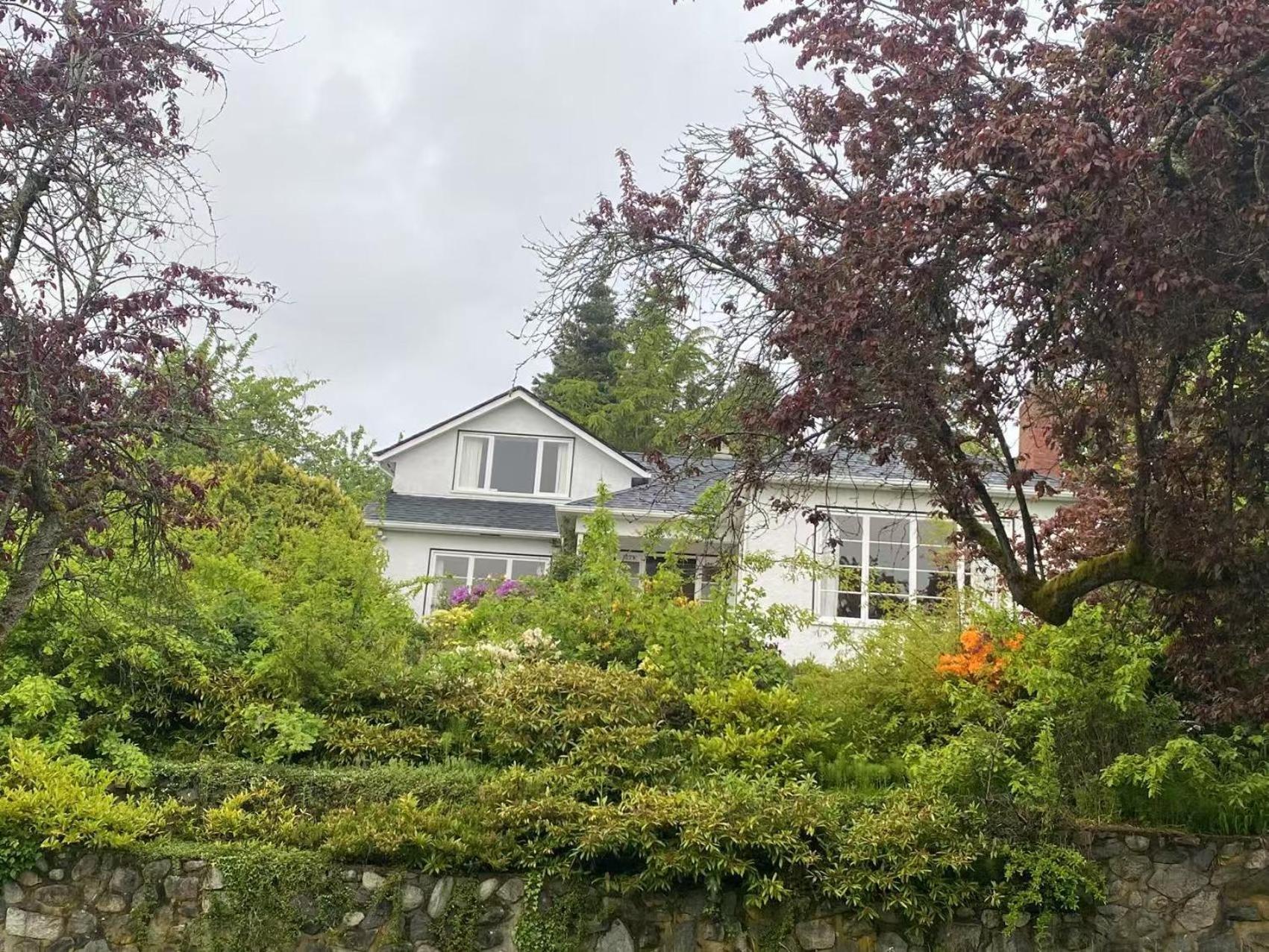 Bright & Cozy Dunbar Close To Ubc