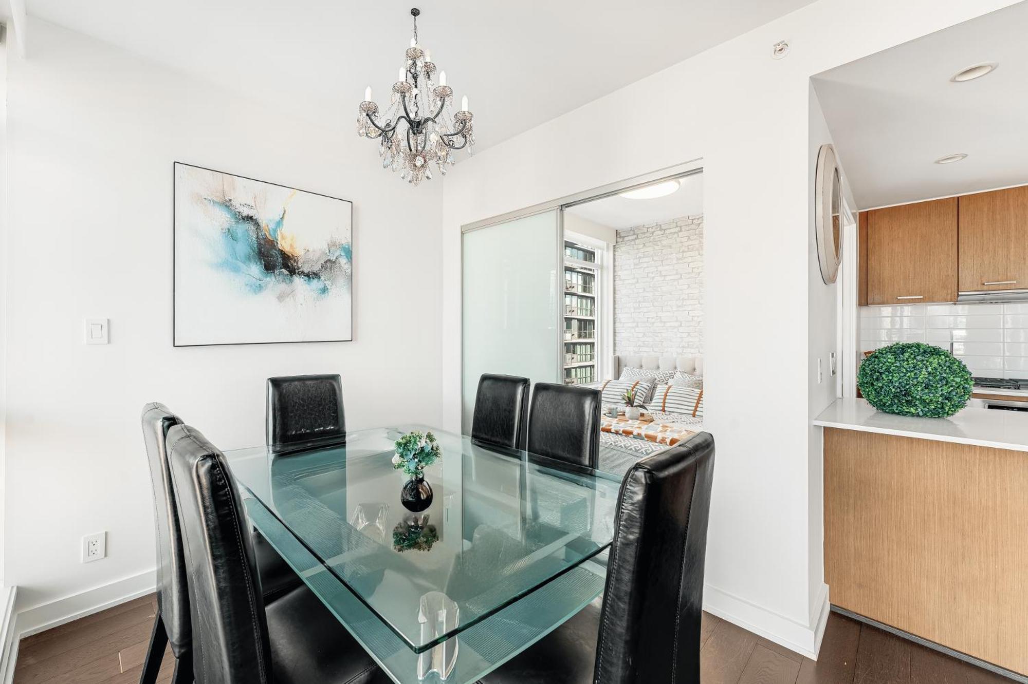 Stylish View 2br Steps To Yaletown Life Apartment *