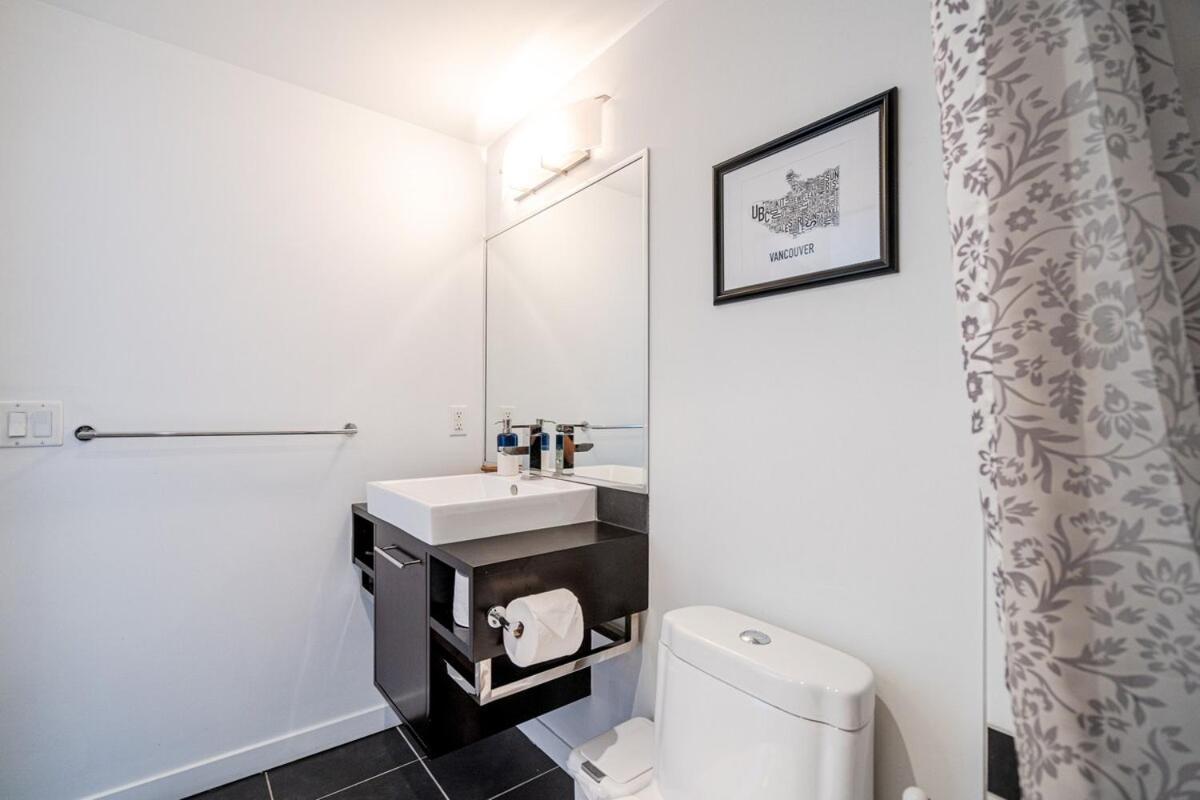 Apartment Waterview Condo With Pool And Sauna Near Bc Place And Skytrain
